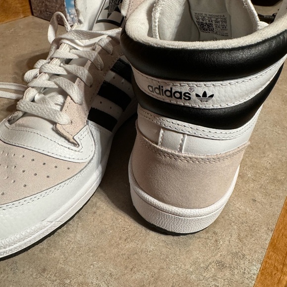 Brand new Adidas top 10 shoes (without box) - Picture 5 of 6